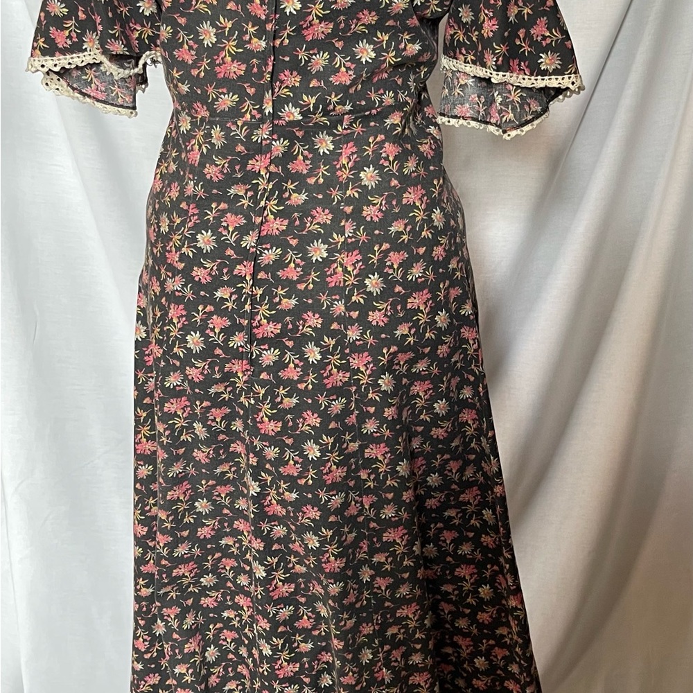 Vintage Dress Lace Up Floral Long Dress Zip Up Back Arm pit to arm pit 13-14”. - Picture 6 of 13